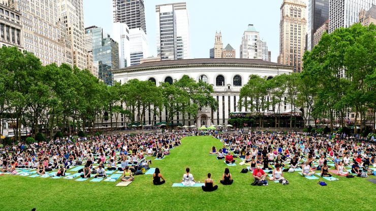 yoga-in-new-york-bryant park